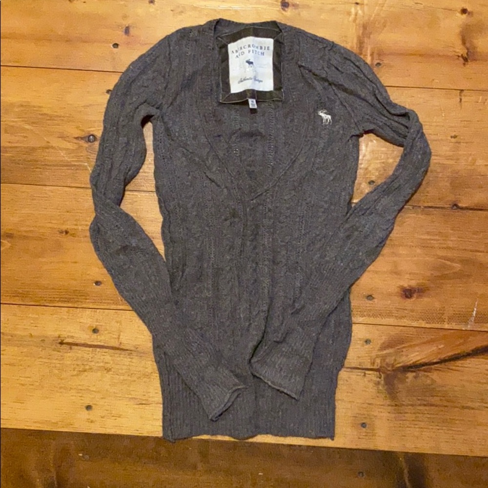 Women’s Abercrombie & Fitch v neck sweater